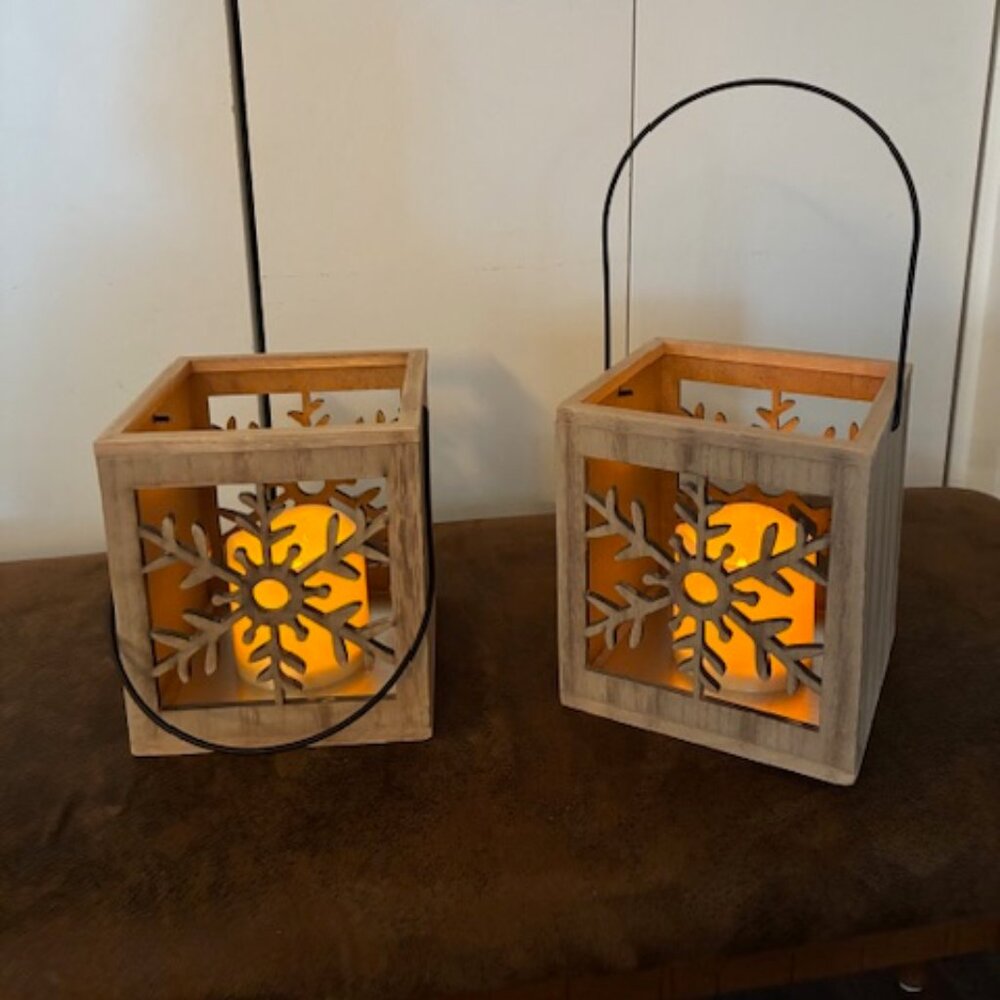 2 Lanterns with battery candles